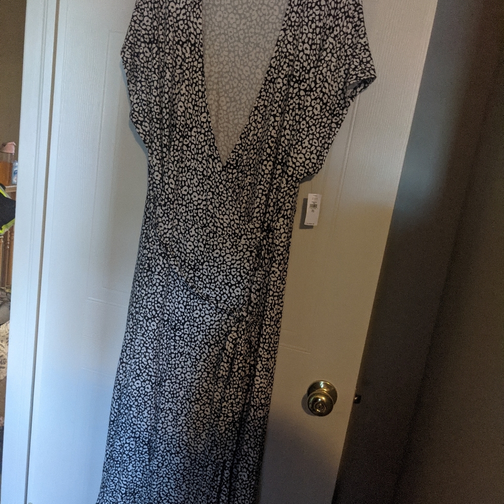 Old Navy Wrap Dress XXL - leopard print